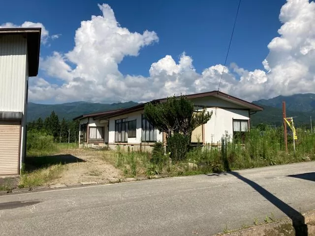 Nishio Kitama District, Shirataka Town, Oaza Fukayama (Shiki no Sato Station) Single-story building 5DK