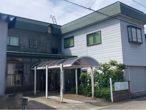 Building coverage ratio and floor area ratio: 60%・200%