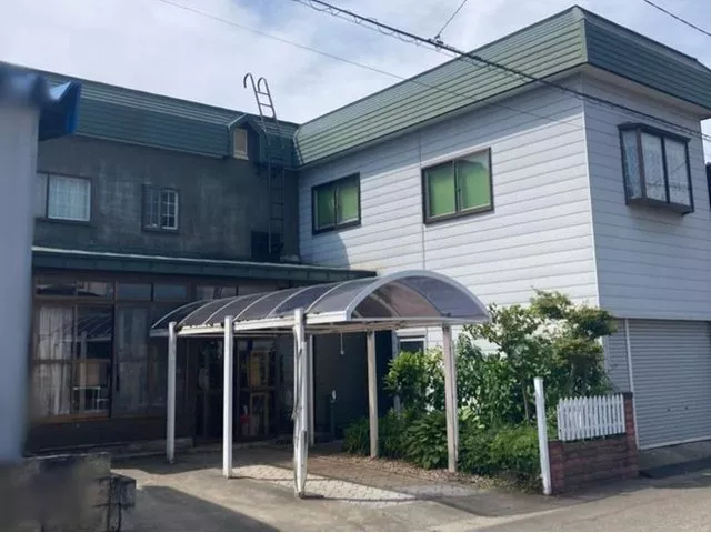 Building coverage ratio and floor area ratio: 60%・200%