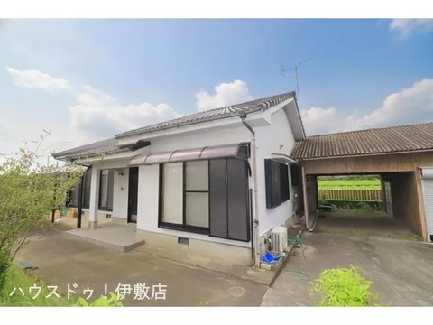 Popular single-story house, spacious home garden surrounded by tea fields, includes warehouse and garage