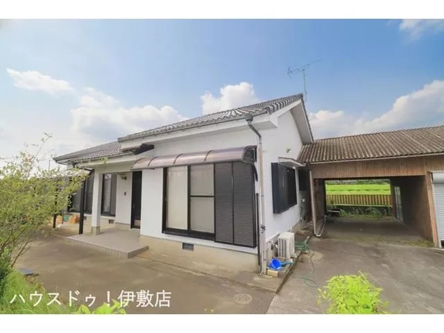 Popular single-story house, spacious home garden surrounded by tea fields, includes warehouse and garage