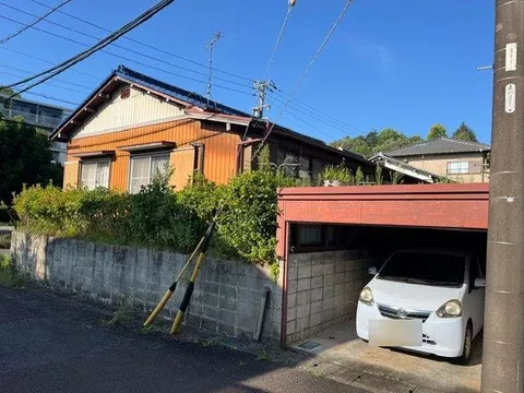 Single-story building! Partially renovated!