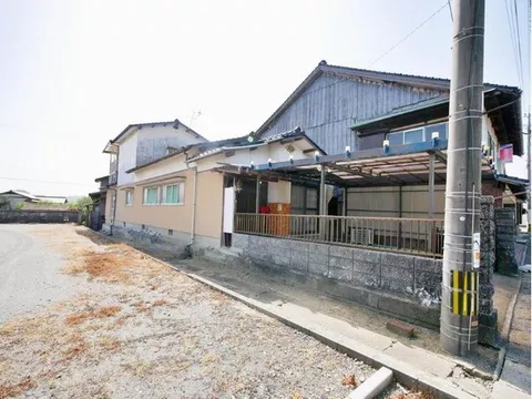 Convenient location about 4 minutes on foot to the convenience store♪ About 12 minutes on foot to Chikuho Main Line "Kotake Station"
