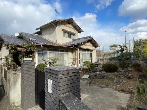 Takamatsu City, Ichinomiya Town (Ichinomiya Station) Two-story building 6DK