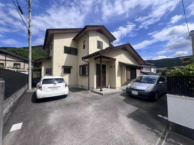 A 6LDK with a building area of 35.56 tsubo. With many rooms, it accommodates a wide range of lifestyles.
