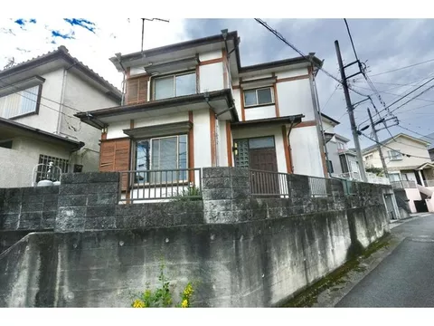Elevated location with good sunlight! Live in your own way in a compact and functional 2LDK house