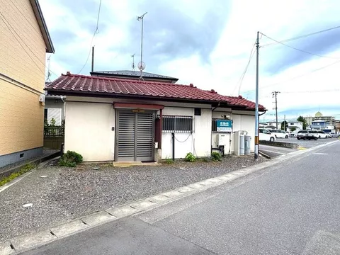 Popular single-story house! Supermarket and elementary school within a 10-minute walk!