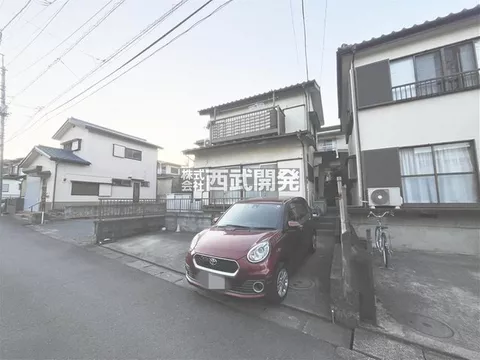 18 minutes on foot from "Musashi Takahagi" station! Parking space for 2 cars available (vehicle type restrictions apply)! Southeast public road