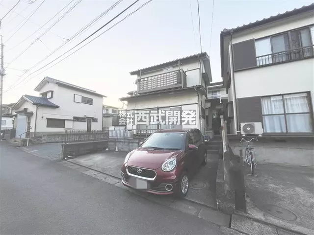 18 minutes on foot from "Musashi Takahagi" station! Parking space for 2 cars available (vehicle type restrictions apply)! Southeast public road