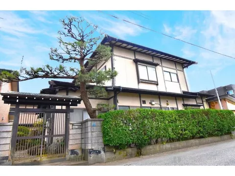 ■ Spacious 46.90 tsubo! ■ 8DK used house ■ Parking for 1 car