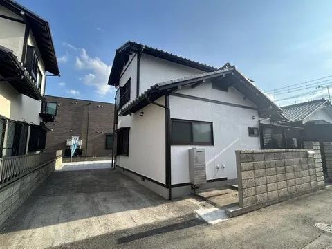 Renovated 3LDK, parking for 2 cars, water facilities replaced, 4 minutes on foot to the supermarket