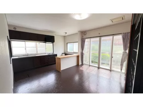 5 minutes on foot to Coop Akita Ibarajima Store and Yakuodo Ibarajima Store ♪ There is one Western-style room on the second floor of the garage