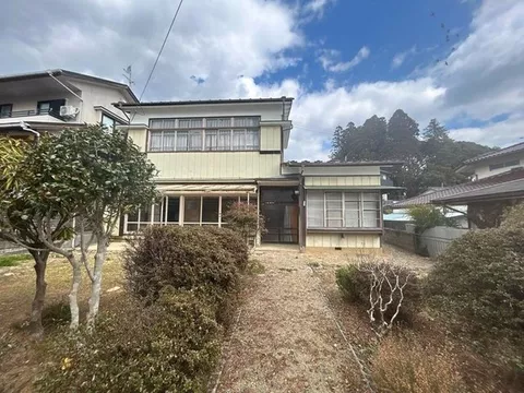 South-facing unit with a garden facing south and good sunlight, 2-story 5DK with all rooms over 6 tatami mats
