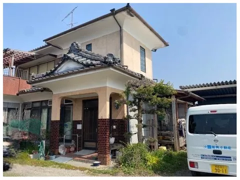 Two-story house with an office! Separate single-story steel-framed warehouse available!