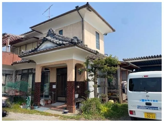 Two-story house with an office! Separate single-story steel-framed warehouse available!