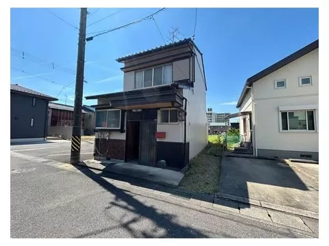 ◆With carport◆Parking for 2 cars available◆Good sunlight and ventilation◆Quiet residential area◆Well-developed surrounding environment◆