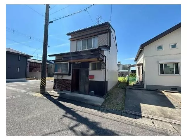 ◆With carport◆Parking for 2 cars available◆Good sunlight and ventilation◆Quiet residential area◆Well-developed surrounding environment◆