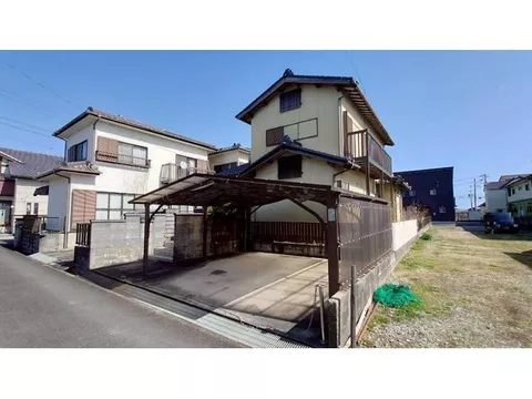 ■ About 12 minutes on foot from Kintetsu "Shirako" Station ■ Within 10 minutes on foot to elementary and junior high schools ■ Parallel parking for 2 cars available