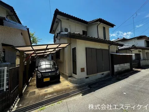 A 4DK used house in a quiet residential area♪ Good sunlight and a calm environment for living