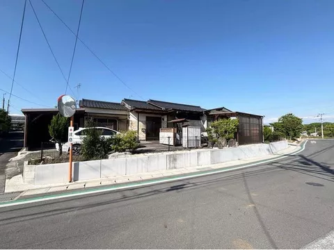 Achieve your "ideal renovation & investment base" in a highly convenient location for daily living