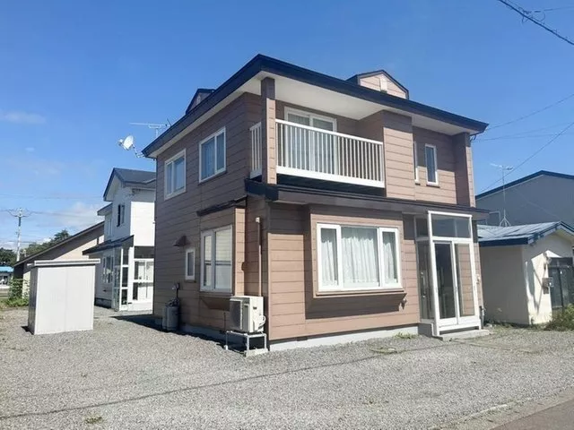 [Open House] Southeast facing 4LDK house with a face-to-face kitchen. Parking for 3 cars is also available.