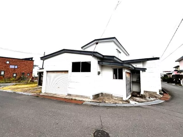Noshiro City, Jujiku Nagane (Noshiro Station), two-story building, 5K
