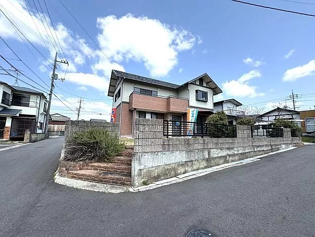 Used single-family home Soja house