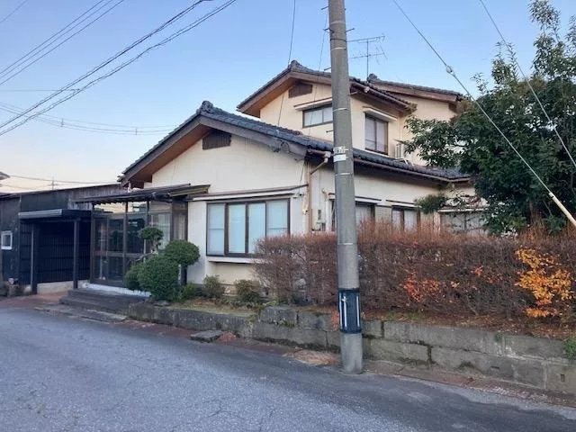 Parking for 2 cars, land over 50 tsubo