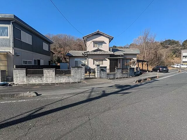 Used single-family home, JR Sanyo Main Line, Shin-Kurashiki Station, 5 minutes by bus, get off at Sakuya Gakuen Gakuen Kita, 5 minutes on foot
