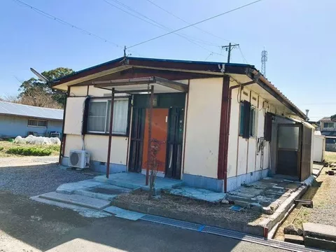 Quiet residential area! A used single-story house built on a flat land of about 74 tsubo, with parking for 2 cars