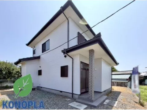 A home starting from around 30,000 yen per month, land area 143 tsubo, excellent access location.