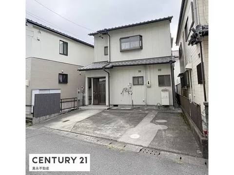● 4SLDK ● Convenience store, post office, and restaurants within approximately 5 minutes on foot