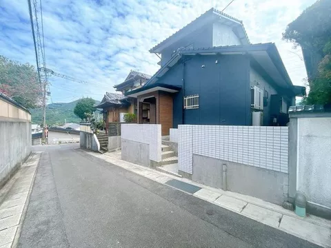 [Open House Held] [Interior and Exterior Renovation Planned / Move-in Available Within the Year] 2LDK with 2 Western-style rooms.