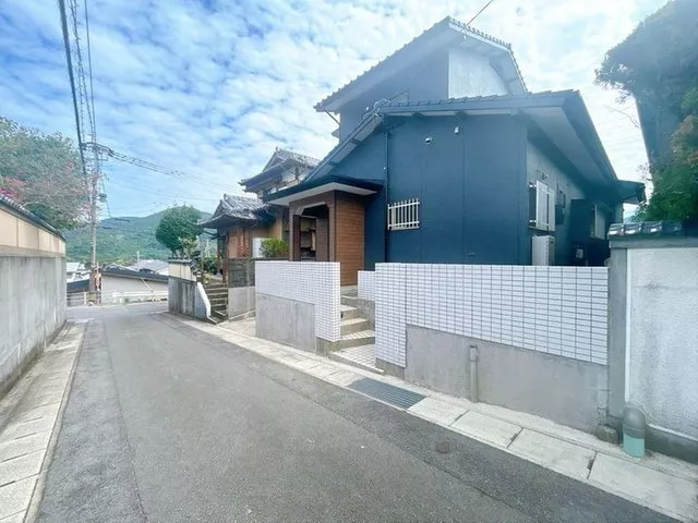 [Open House Held] [Interior and Exterior Renovation Planned / Move-in Available Within the Year] 2LDK with 2 Western-style rooms.