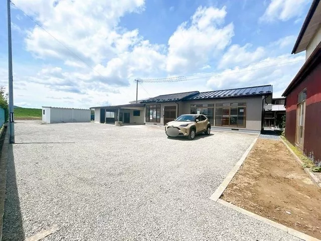 [Open House] [Interior and exterior renovated] [Immediate occupancy available] [Newly replaced water facilities] [Exterior...
