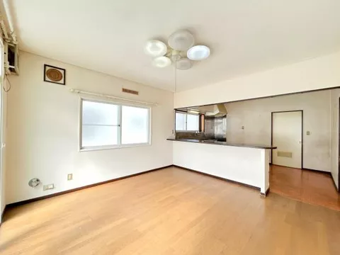 Hirosaki-shi, Hirosaki 2-chome (Hirotakashita station) 2F 5LDK

999,000,000 yen