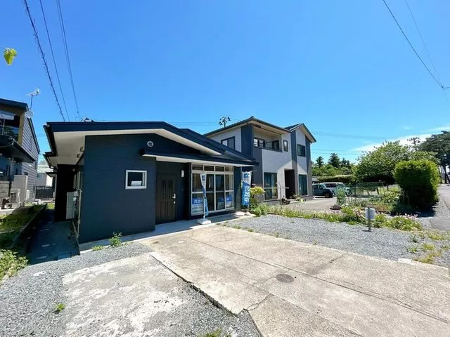 [Open House] [Interior and exterior renovated] Single-story with approximately 13 tatami mats in LDK.
