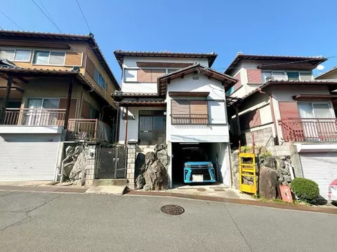 Renovated in 2017! 3-minute walk to Rokujō Elementary School ◎ Spacious 4SLDK layout ♪