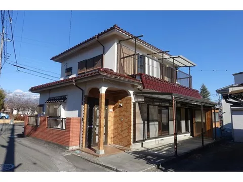 A used house in a quiet residential area.