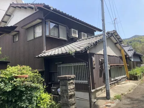 Kitakyushu City, Yahatanishi Ward, Kōbai 3-chome (Kurosaki Station) 2-story building 9SLDK