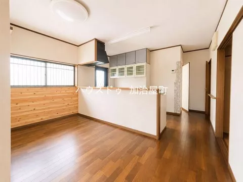 ■Renovated in 1997 with a 10-tatami mat Japanese room extension and updates to the water areas and living room