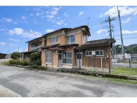 ■Set property of 4DK + 4K in 2 buildings■ Spacious living for residential, rental, or multi-generational use