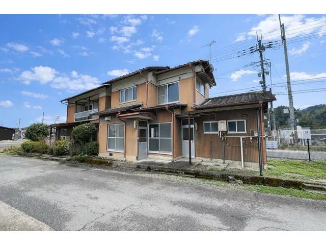 ■Set property of 4DK + 4K in 2 buildings■ Spacious living for residential, rental, or multi-generational use