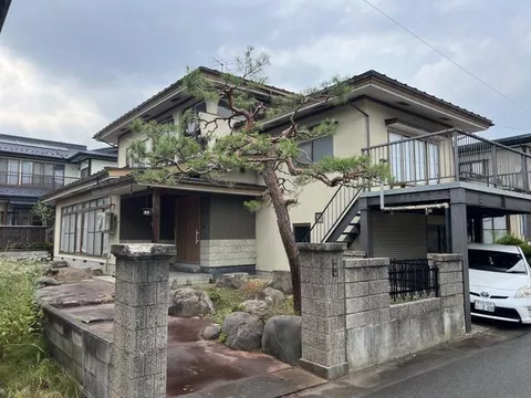 Yamagata Prefecture, Kahoku Town, Yachi, Aramachi East (Sakage Station) 2-story building 6DK