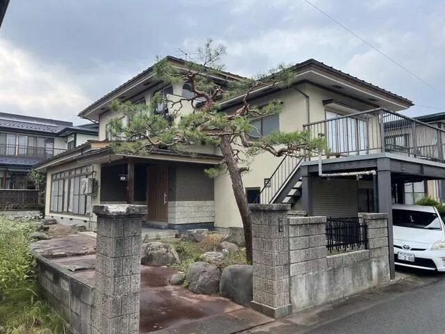 Yamagata Prefecture, Kahoku Town, Yachi, Aramachi East (Sakage Station) 2-story building 6DK