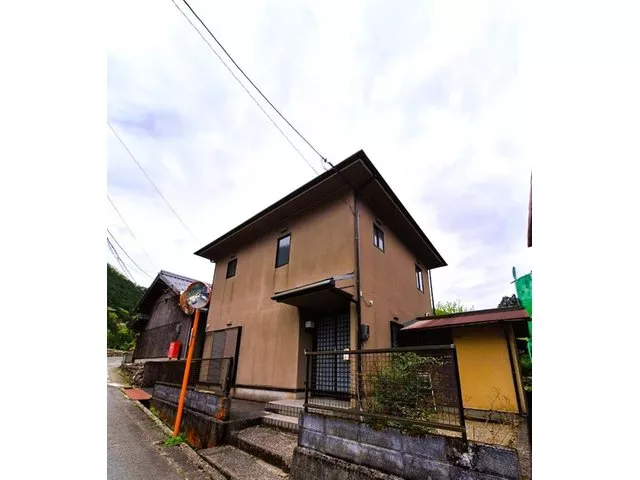 ☆ A house built by a manufacturer ♪ ☆ Ideal as a second house ☆ Many rooms, large