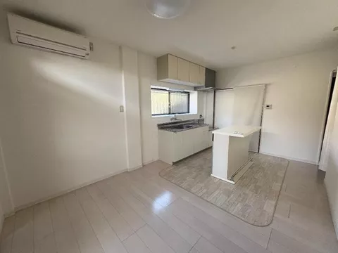 ◆ Good access to the city center ◆ Abundant convenient living facilities ◆ Affordable price range - Image 3
