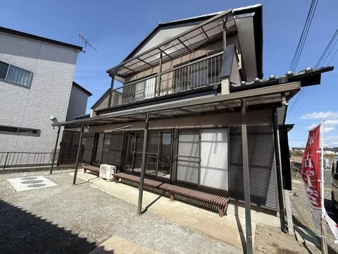 Used house with renovated interior and exterior. Comprehensive renovation including replacement of all water facilities