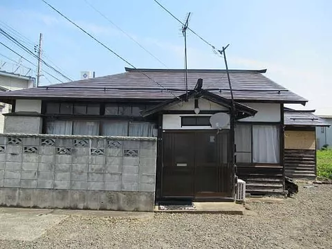Used single-family home, 8-minute walk from JR Yonesaka Line Minami-Yonezawa Station