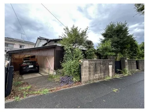 Land area of 275 tsubo, south-facing with good sunlight, 9LDKK